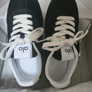 알로 선셋 스니커즈 블랙240 새상품 택포10만원에 판매해요