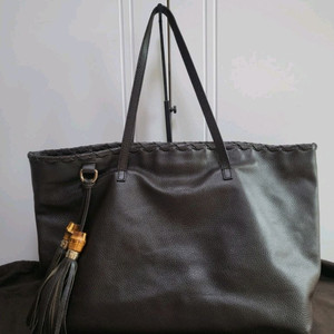 구찌 뱀부 태슬 레더 토트백