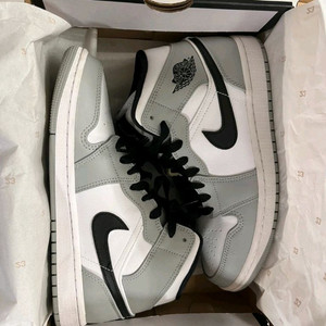 나이키 조던1 미드 라이트 스모크 그레이