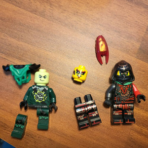 레고 시계바늘형제와 이블그린닌자입니다