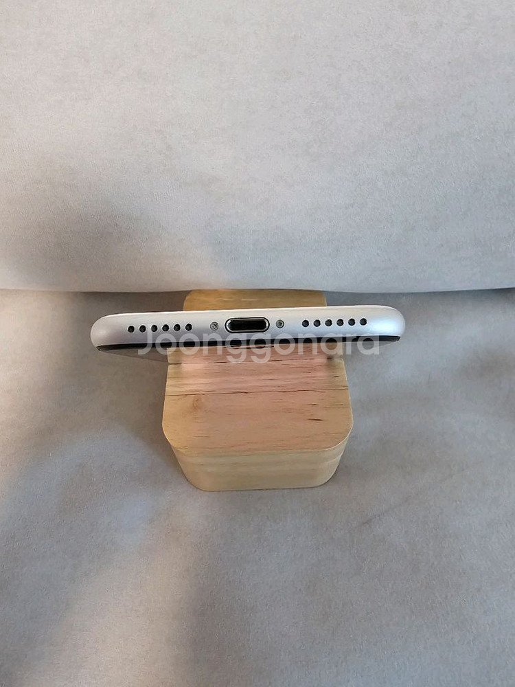 아이폰 SE3 스타라이트 64G 판매!(SS급,선물용)--5