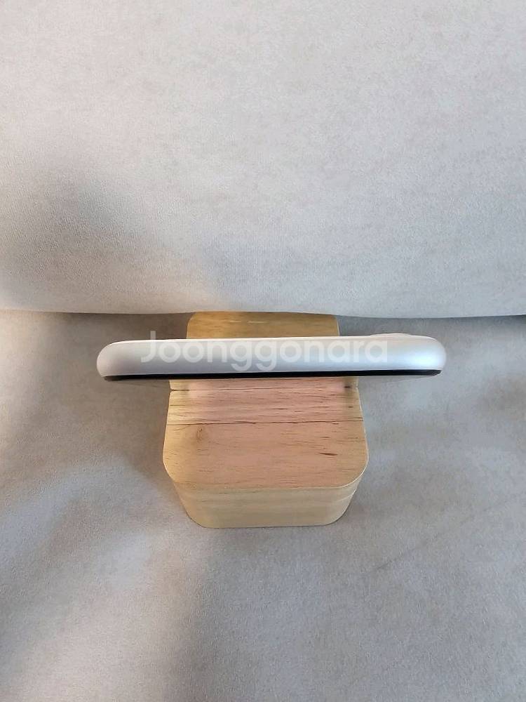 아이폰 SE3 스타라이트 64G 판매!(SS급,선물용)--4