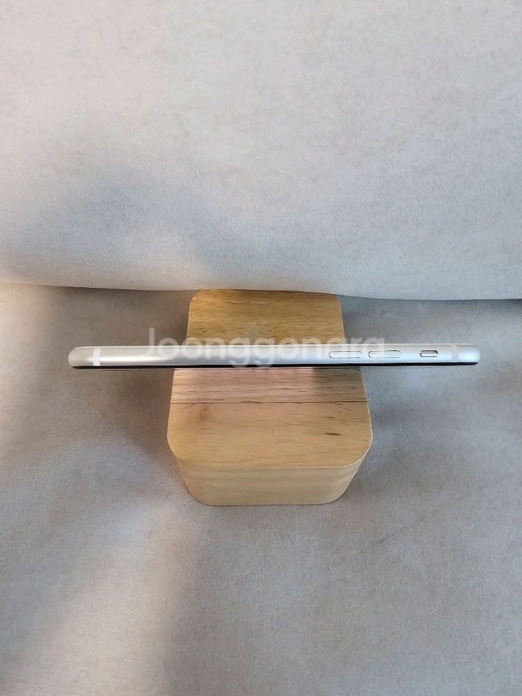 아이폰 SE3 스타라이트 64G 판매!(SS급,선물용)--3