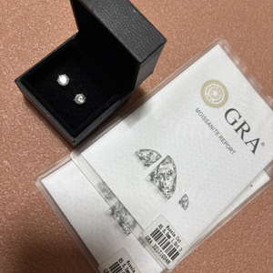 모이사나이트 1캐럿 피어싱