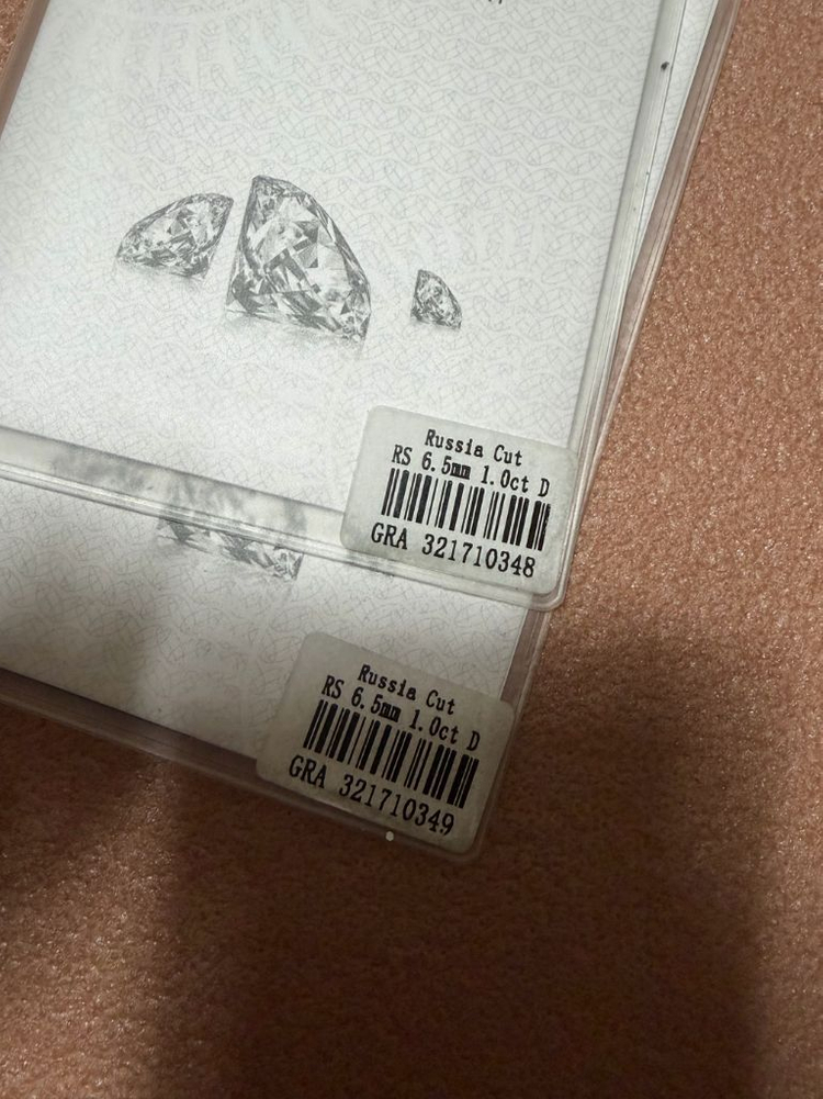 모이사나이트 1캐럿 피어싱--2