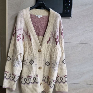 써스데이아일랜드 가디건