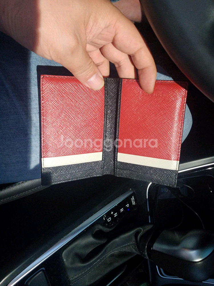 프라다 사피아노 레더 카드지갑--1