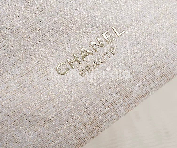 샤넬 홀리데이 한정판 금사 베이지 화장품 파우치--1