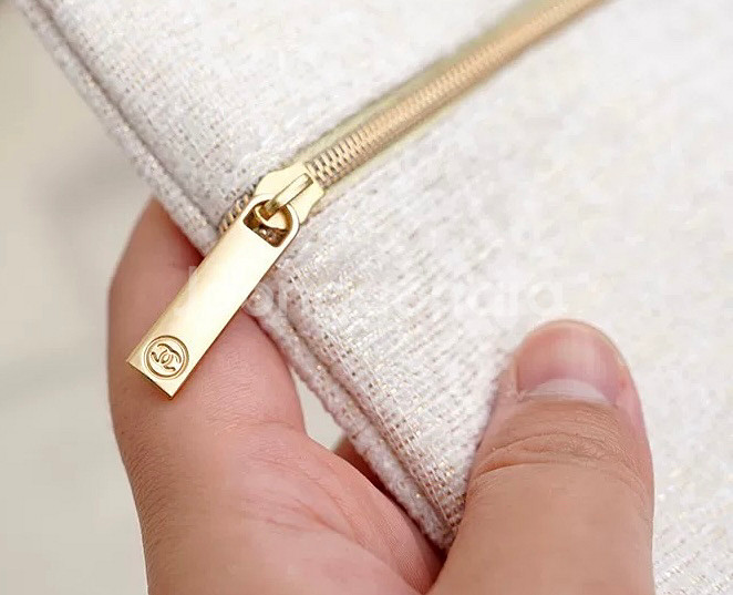 샤넬 홀리데이 한정판 금사 베이지 화장품 파우치--2