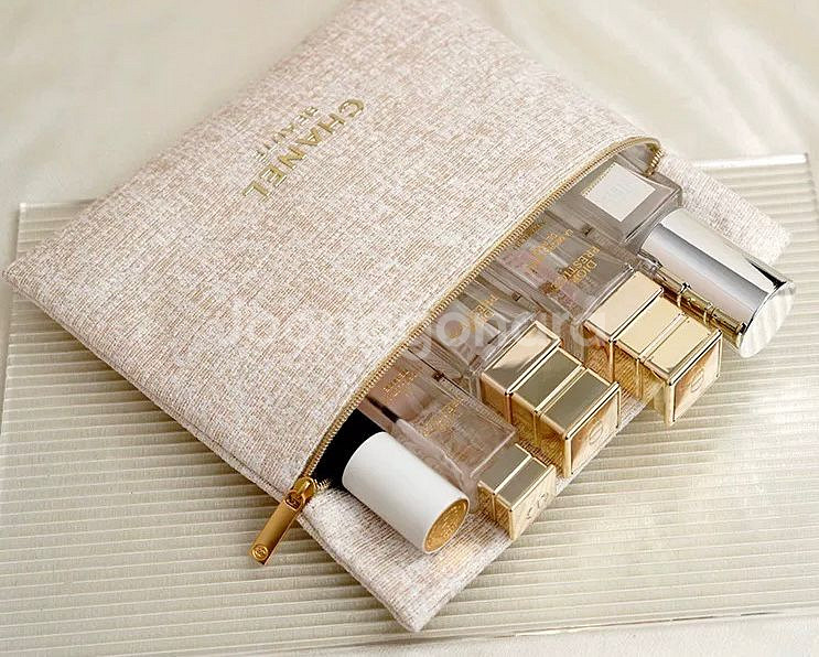 샤넬 홀리데이 한정판 금사 베이지 화장품 파우치--3