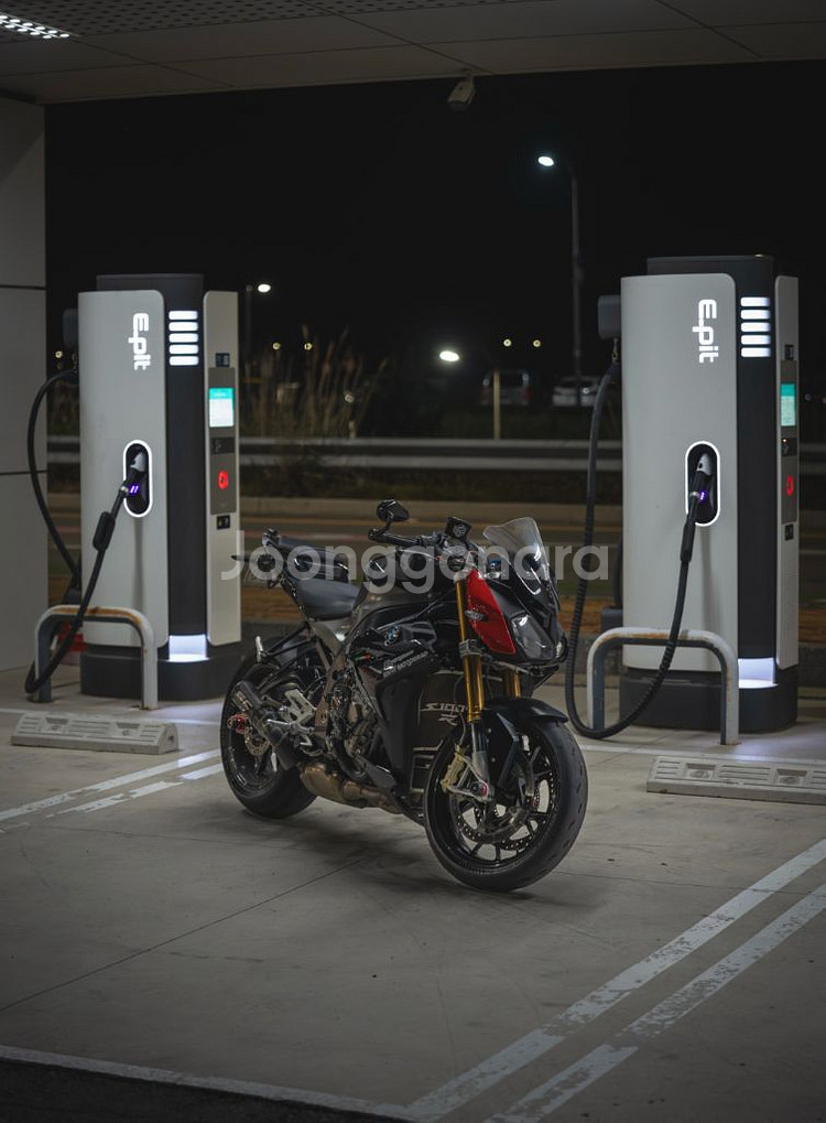 관리 열심히 한 상태좋은 15년식 bmw s1000r--1