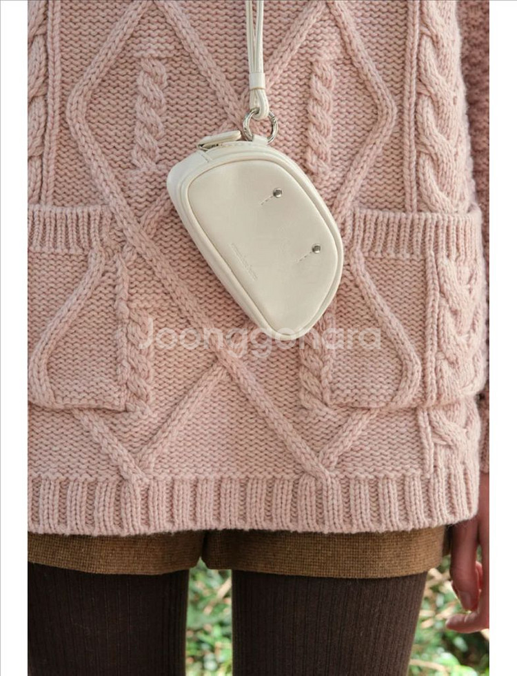 새상품:)썸웨어버터Tiny Baguette Bag-크림--0