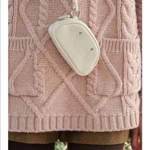 새상품:)썸웨어버터Tiny Baguette Bag-크림