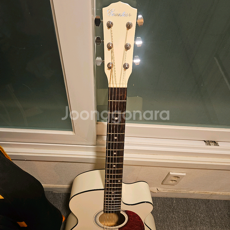 카운티스 통기타, 아이보리색 어쿠스틱기타--3