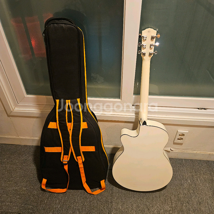 카운티스 통기타, 아이보리색 어쿠스틱기타--4