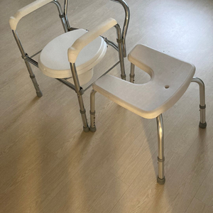 의료용 변기와 목욕의자