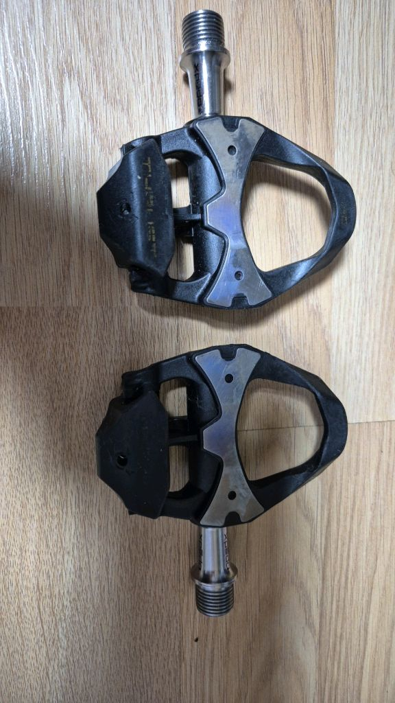 엑스페도 스러스트 티타늄 스핀들 로드 클릿페달과 적색 클릿 신품 2세트 포함 판매.--1