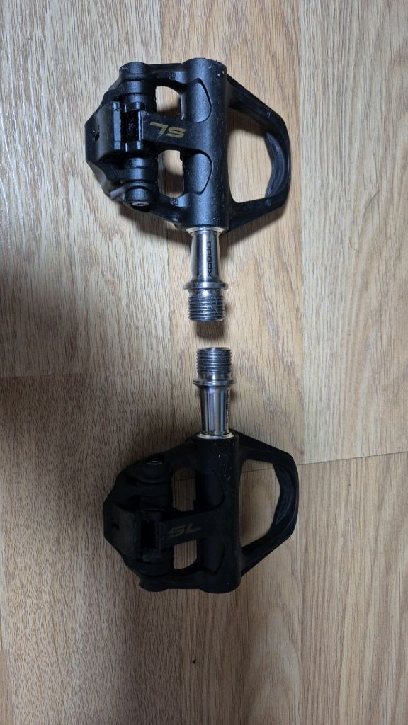 엑스페도 스러스트 티타늄 스핀들 로드 클릿페달과 적색 클릿 신품 2세트 포함 판매.--2