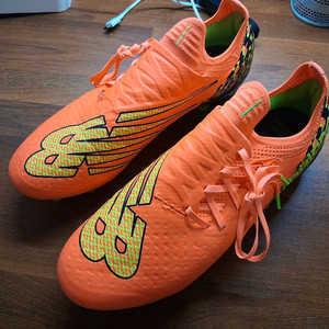 [265] 뉴발란스 퓨론 V7 프로 hg 축구화