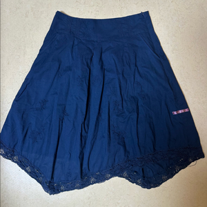 써스데이아일랜드 자수면 스커트