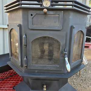 화목난로. / 벽난로