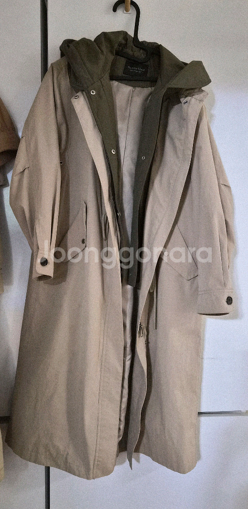 써스데이아일랜드 후드코트--7