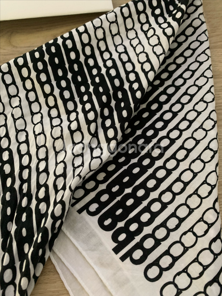 피오큐 반다나 판매합니다.--4