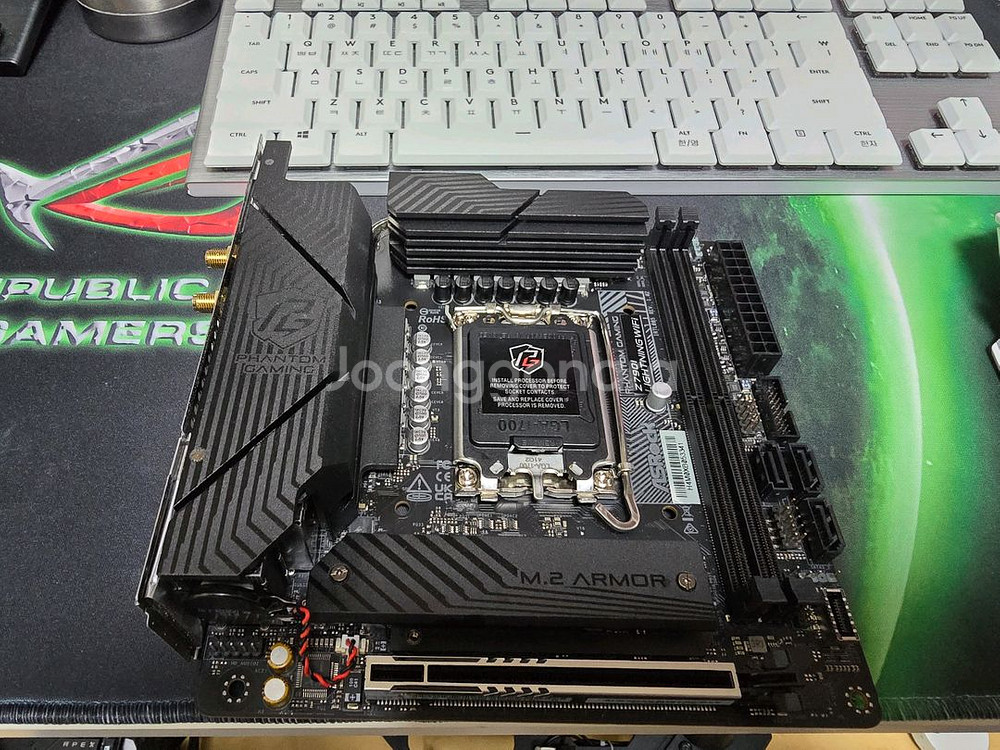 ASROCK Z790i Lightning WiFi--1