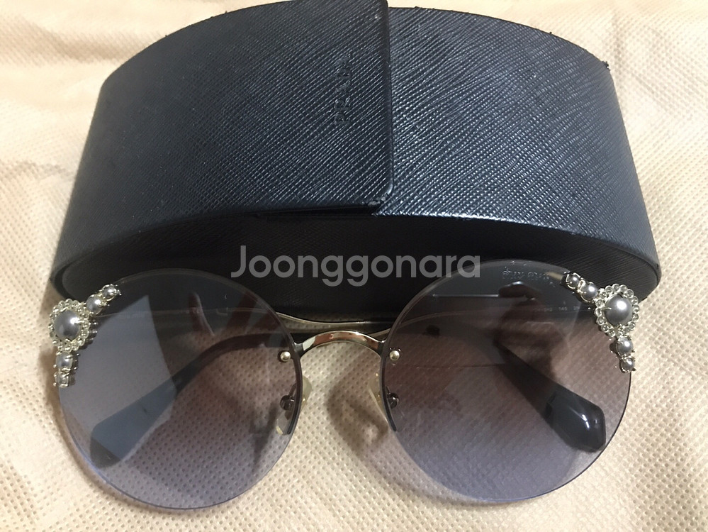 miu miu미우미우선글라스 사리외호 실크스카프--1