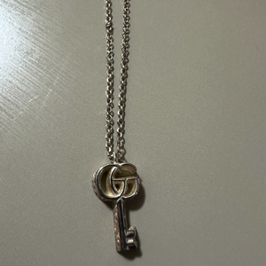 수원 구찌 실버 여자 키체인 목걸이 판매합니다 바