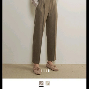 더 캐시미어 엠보 케이블 니트 스웨터(아이보리)