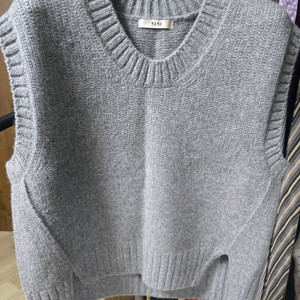 sjsj알파카 블렌드 유넥 슬릿 니트 베스트 90