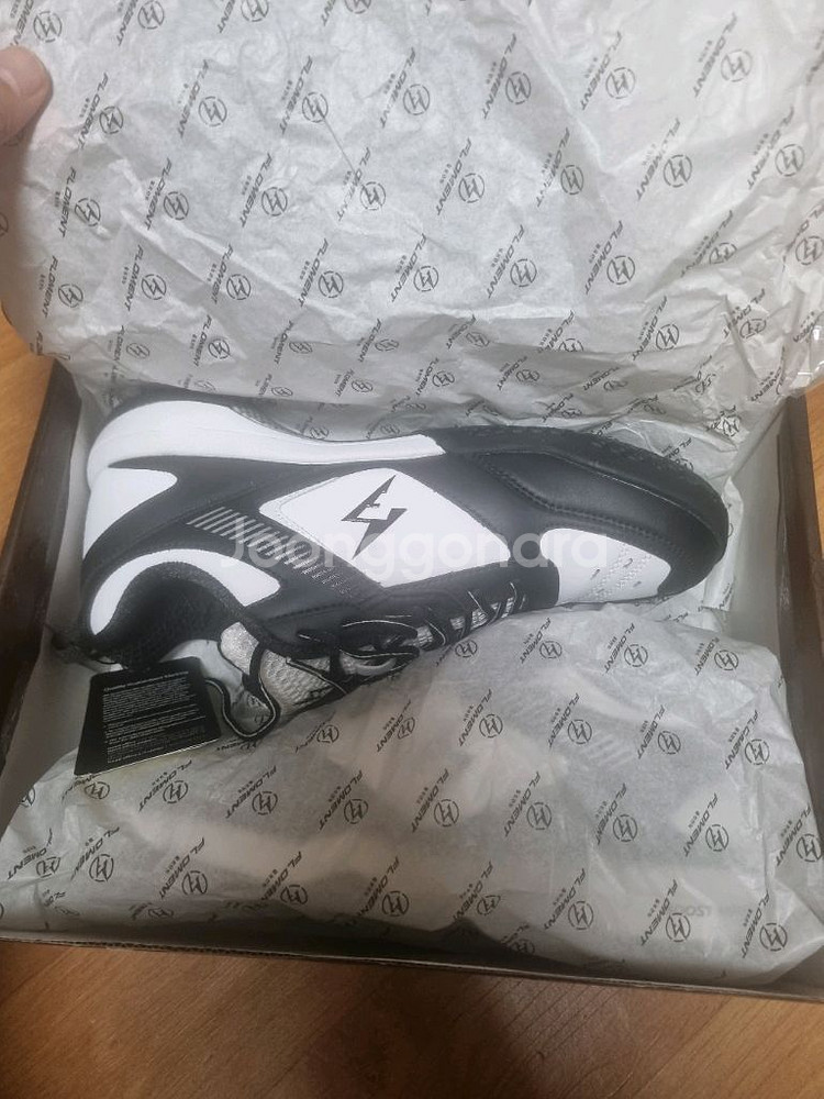 플로먼트 배드민턴화 260 새상품--2