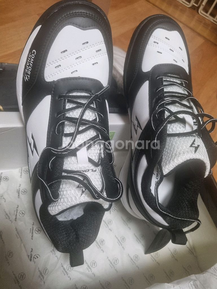 플로먼트 배드민턴화 260 새상품--3