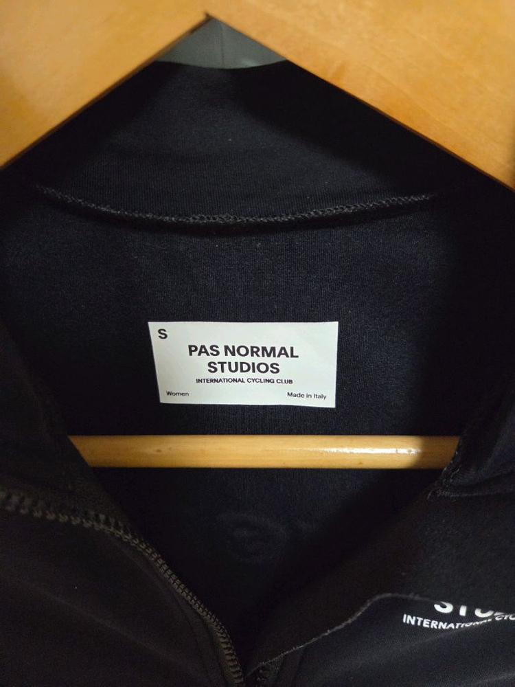 파스노말 스튜디오 여성긴팔져지 S 이미지