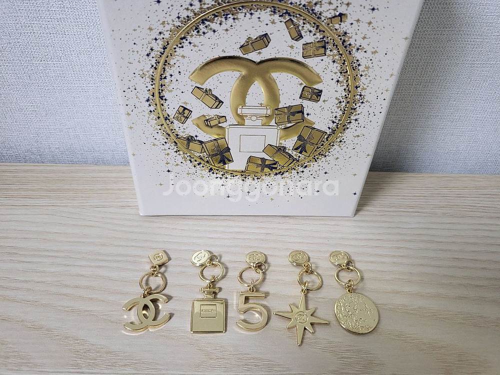 정품) 샤넬 홀리데이 키링 팬던트 백참 (코스메틱)--0