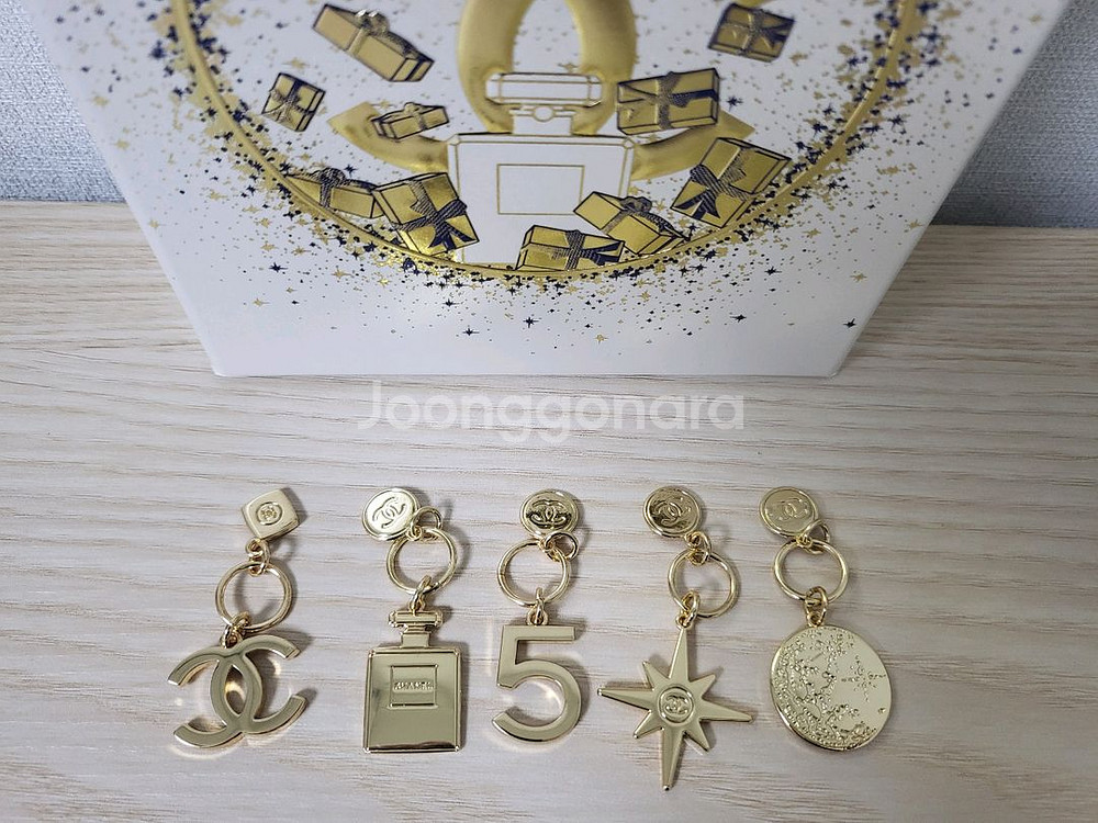 정품) 샤넬 홀리데이 키링 팬던트 백참 (코스메틱)--1