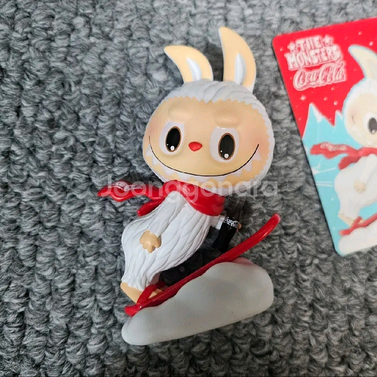 팝마트 라부부피규어--1