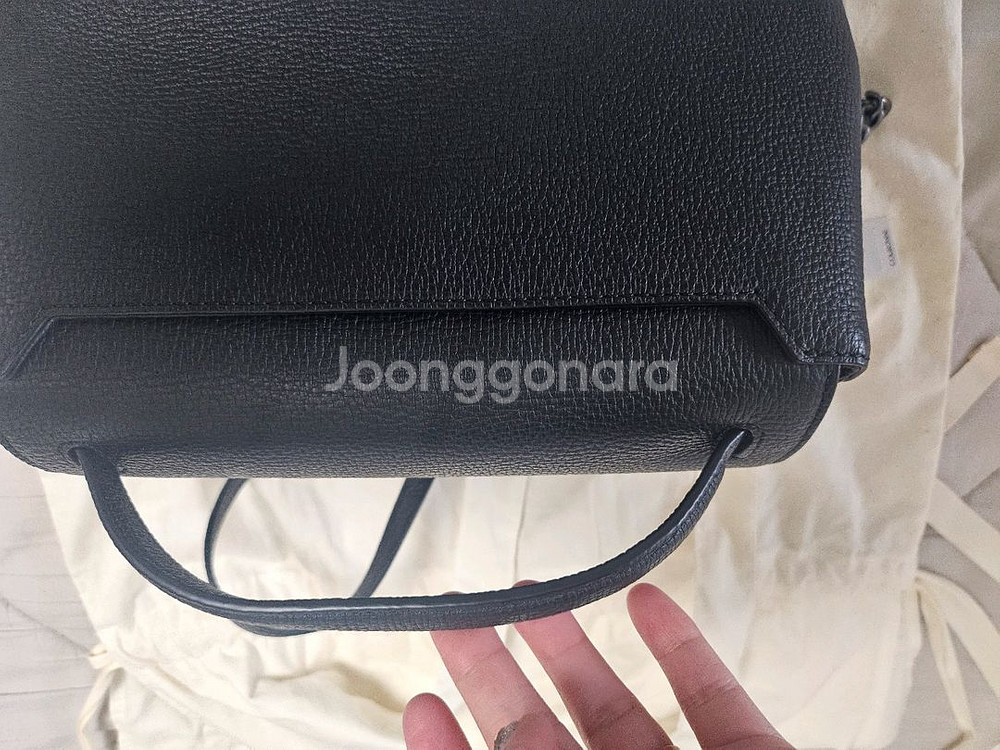 1회착용/거의새상품)쿠론 셀레나 플로츠 토트백24 블랙--6