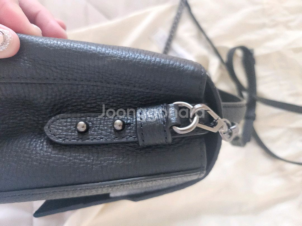 1회착용/거의새상품)쿠론 셀레나 플로츠 토트백24 블랙--8