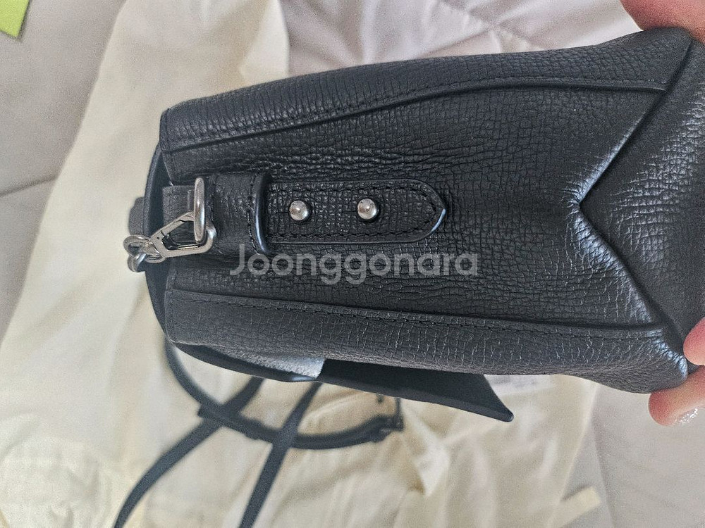 1회착용/거의새상품)쿠론 셀레나 플로츠 토트백24 블랙--7