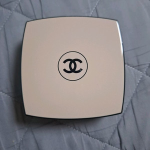 샤넬 레 베쥬 파운데이션 BR12