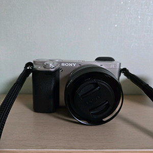 소니 A6000 미러리스 카메라