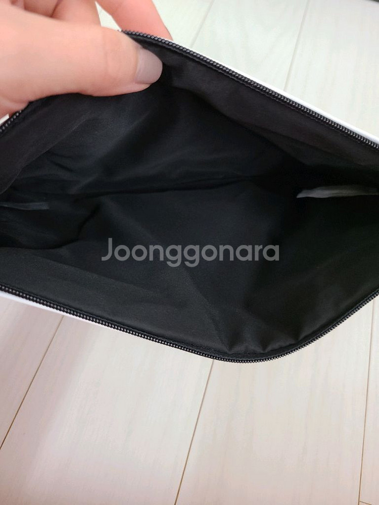 정품) 샤넬 화이트 파우치 (코스메틱)--2