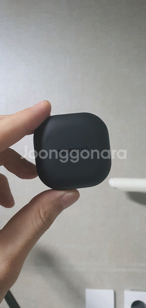 버즈 2 프로 그라파이트 충전기 본체 판매합니다--0