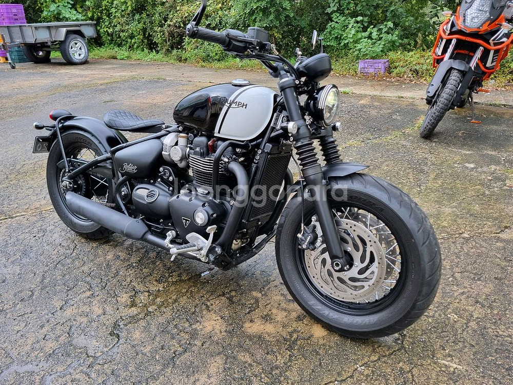 트라이엄프 본네빌 바버 블랙 5천키로--1