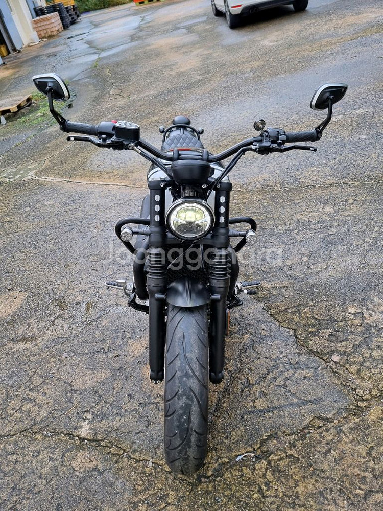 트라이엄프 본네빌 바버 블랙 5천키로--2