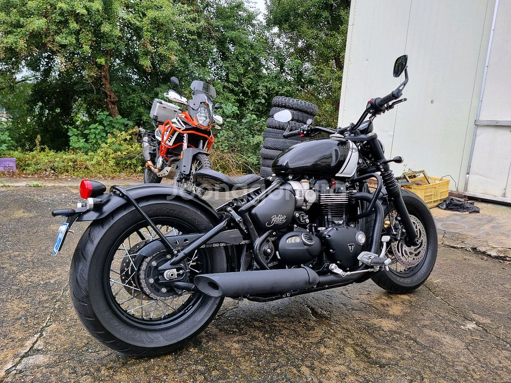 트라이엄프 본네빌 바버 블랙 5천키로--7