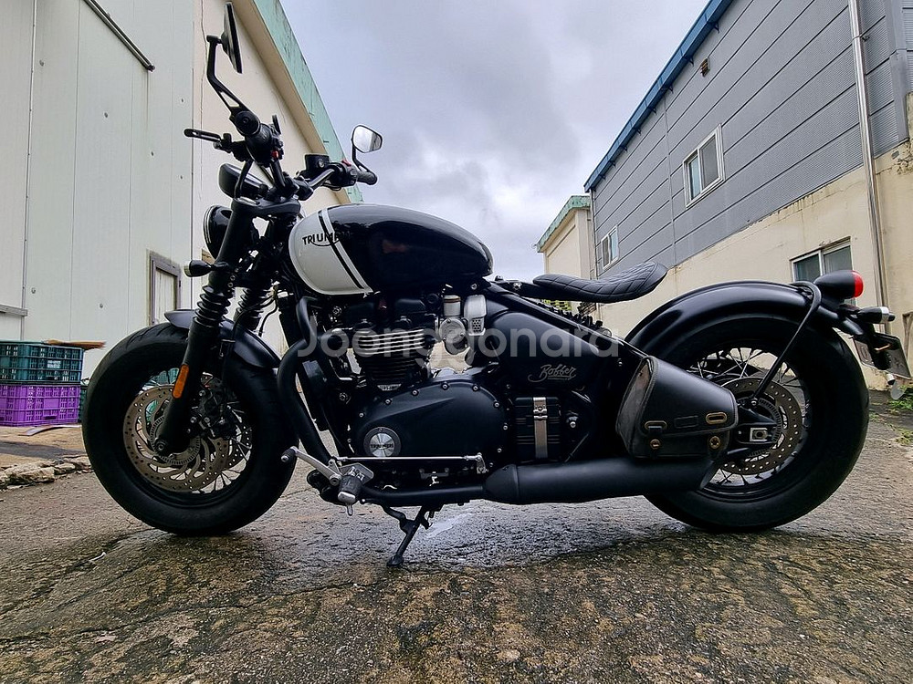 트라이엄프 본네빌 바버 블랙 5천키로--4