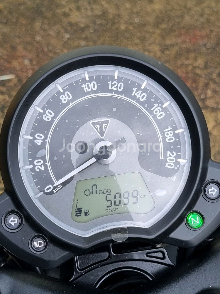 트라이엄프 본네빌 바버 블랙 5천키로--8